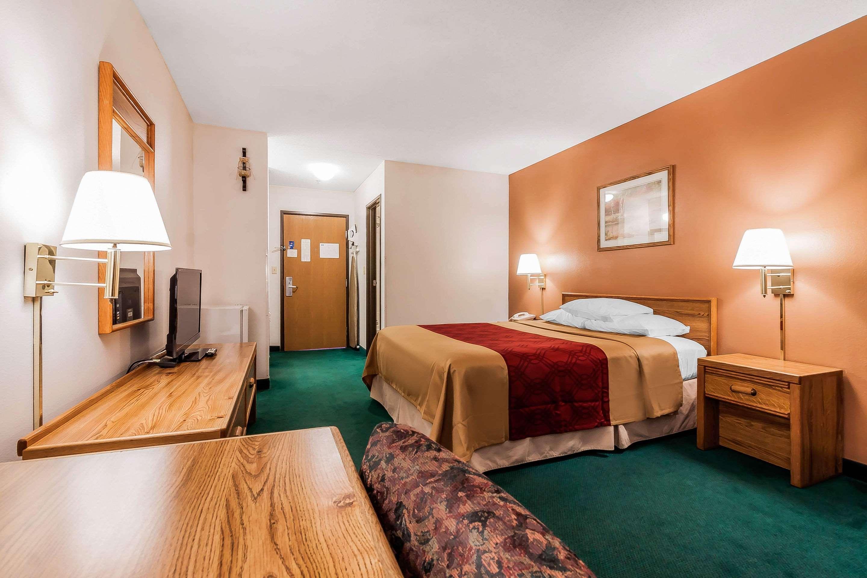 Rodeway Inn Holdrege Exterior photo