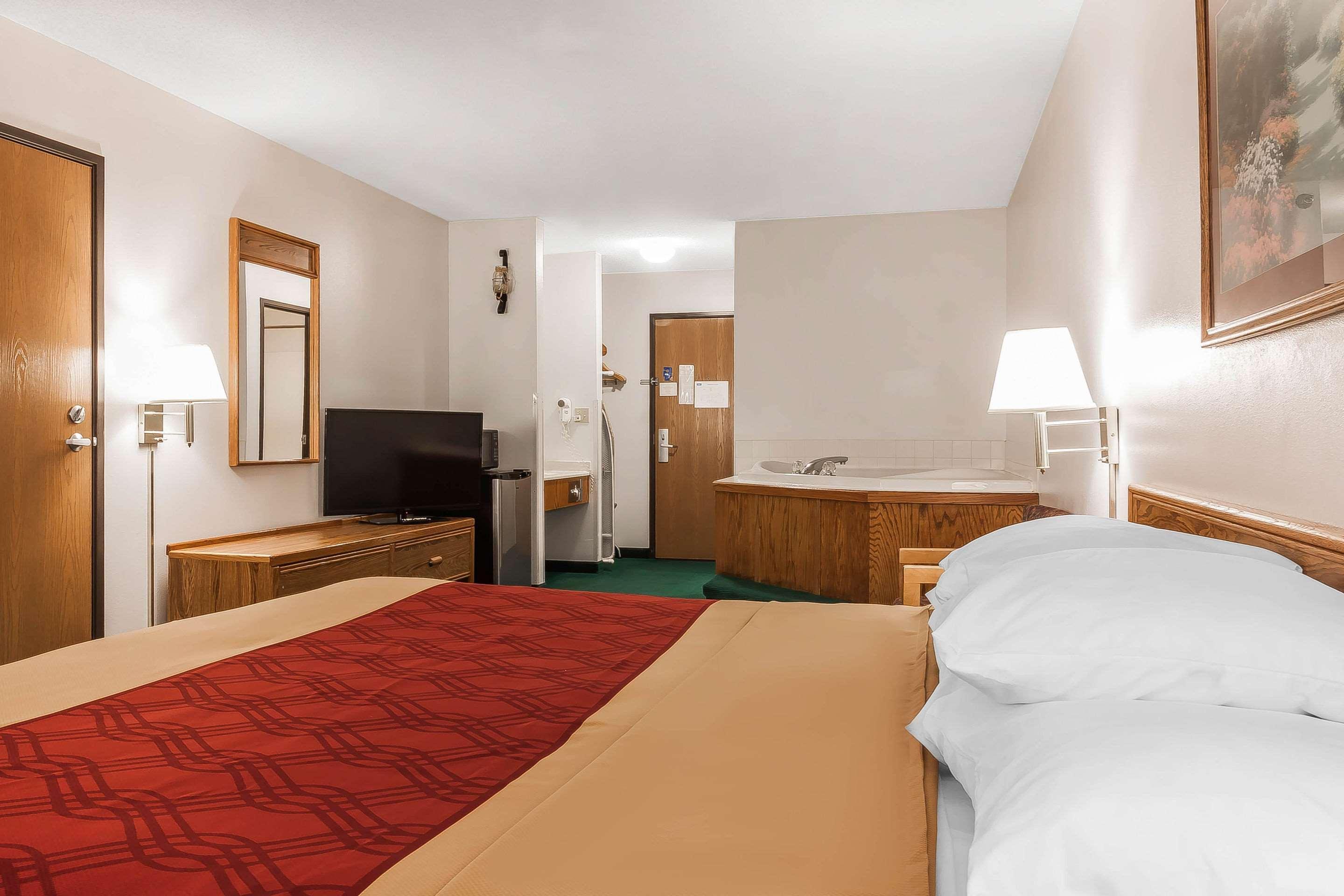 Rodeway Inn Holdrege Exterior photo