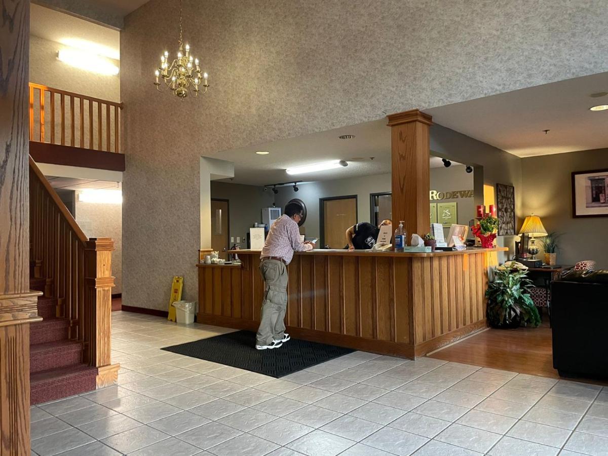 Rodeway Inn Holdrege Exterior photo