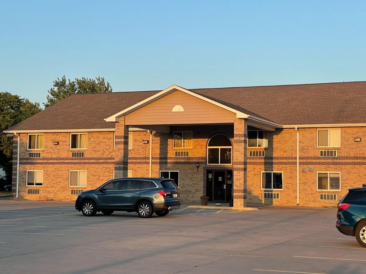 Rodeway Inn Holdrege Exterior photo